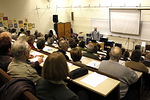 Kristillisen koulun auditorio tyttyi jlleen 11.10.2010 raamattukoululaisista