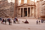 Petran rakennukset on kaivettu kallioon