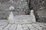 Tit johtaneet insinrit olivat linjanneet muurin omavaltaisesti ja menettivt sulttaanin kskyst pns. Heidt on haudattu Jaffa-portin lhelle.