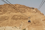 Kaapelihissi nousemassa yls Masadan vuorilinnaan