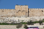 Jerusalemin muurin kultainen portti, jonka muslimit ovat muuranneet umpeen estkseen Messiaan paluun.