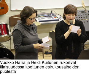 Vuokko Hallia ja Heidi Kuitunen rukoilivat tilaisuudessa koottunen esirukousaiheiden puolesta