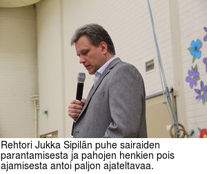 Rehtori Jukka Sipiln puhe sairaiden parantamisesta ja pahojen henkien pois ajamisesta antoi paljon ajateltavaa.