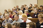 Auditorio tyttyi, kun raamattukoulussa opetettiin Israelista ja seurakunnasta lopunajassa.